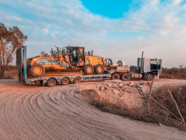 9 Costly Mistakes to Avoid When Moving Heavy Equipment